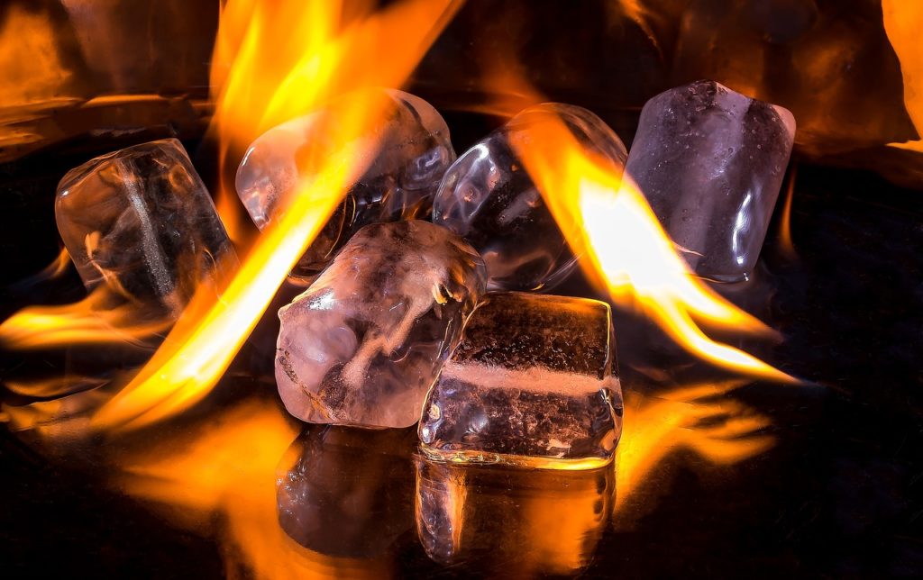 ice-cubes-1914351_1280